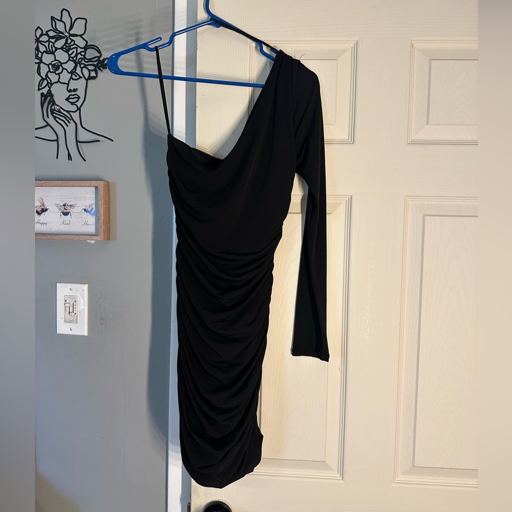 Elegant Black one Long Sleeve Dress
